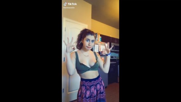 erinaustiin oops braless boobs exposed